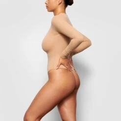 FITS EVERYBODY LONG SLEEVE CREW NECK BODYSUIT | CLAY -Deals Easy Allure Wardrobe Store SKIMS BODYSUIT AP CRW 0739 CL CLY SD