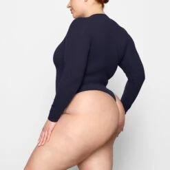FITS EVERYBODY LONG SLEEVE CREW NECK BODYSUIT | NAVY -Deals Easy Allure Wardrobe Store SKIMS BODYSUIT AP CRW 0739 DC NVY 0009 SD