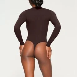 FITS EVERYBODY LONG SLEEVE CREW NECK BODYSUIT | ESPRESSO -Deals Easy Allure Wardrobe Store SKIMS BODYSUIT AP CRW 0739 KB ESP 0015 BK