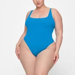 ESSENTIAL SCOOP NECK BODYSUIT | MYKONOS -Deals Easy Allure Wardrobe Store SKIMS BODYSUIT BD SCN 0453 GC MYK 0004 FR