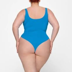 ESSENTIAL SCOOP NECK BODYSUIT | MYKONOS -Deals Easy Allure Wardrobe Store SKIMS BODYSUIT BD SCN 0453 GC MYK 0013 BK