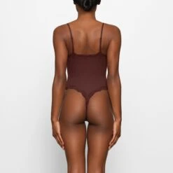 FITS EVERYBODY CORDED LACE CAMI BODYSUIT | COCOA -Deals Easy Allure Wardrobe Store SKIMS BODYSUIT BD THG 4127 FB COA 0012 BK