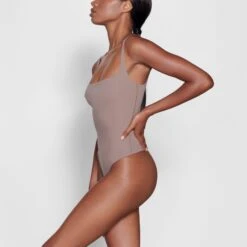 FITS EVERYBODY SQUARE NECK BODYSUIT | UMBER -Deals Easy Allure Wardrobe Store SKIMS BODYSUIT BS SCN 0294 AR UMB SD e9f3a48c 84c3 4df2 86df 61bde9823b19