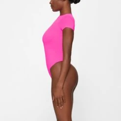 ESSENTIAL T-SHIRT BODYSUIT | PINK HIGHLIGHTER -Deals Easy Allure Wardrobe Store SKIMS BODYSUIT BS TSH 0316 GB PKH 0006 SD