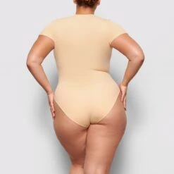 FITS EVERYBODY T-SHIRT BODYSUIT | SAND -Deals Easy Allure Wardrobe Store SKIMS BODYSUIT BS TSH 0752 CO SND BK