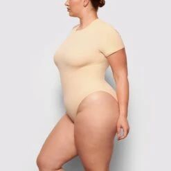 FITS EVERYBODY T-SHIRT BODYSUIT | SAND -Deals Easy Allure Wardrobe Store SKIMS BODYSUIT BS TSH 0752 CO SND SD