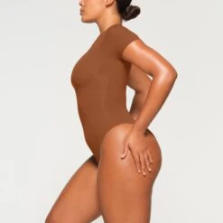 FITS EVERYBODY T-SHIRT BODYSUIT | BRONZE -Deals Easy Allure Wardrobe Store SKIMS BODYSUIT BS TSH 0752 KA BRZ 0008 SD