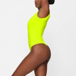 ESSENTIAL CREW NECK SLEEVELESS BODYSUIT | HIGHLIGHTER -Deals Easy Allure Wardrobe Store SKIMS BODYSUIT HS BST 0113 GB GRH 0010 SD