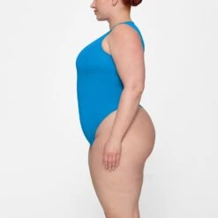 ESSENTIAL CREW NECK SLEEVELESS BODYSUIT | MYKONOS -Deals Easy Allure Wardrobe Store SKIMS BODYSUIT HS BST 0113 GC MYK 0006 SD