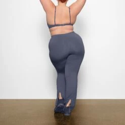 OUTDOOR SPLIT HEM LEGGING | STEEL BLUE -Deals Easy Allure Wardrobe Store SKIMS BRA BR SCP 2780 AC SLB 0016 BK 493d92aa 8d37 409b 9502 a8ddf8390a2d