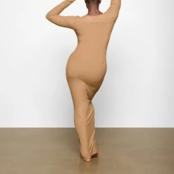 SOFT LOUNGE SHIMMER LONG SLEEVE DRESS | CAMEL -Deals Easy Allure Wardrobe Store SKIMS LOUNGEWEAR AP DRS 1701 XC CMF 0014 BK