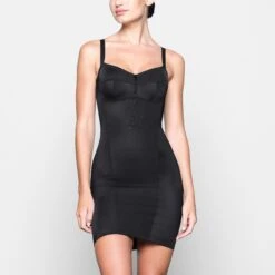 SKIMS GLAM SLIP DRESS | ONYX -Deals Easy Allure Wardrobe Store SKIMS LOUNGEWEAR AP DRS 2059 UC ONX 0003 FR