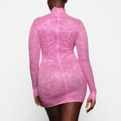 SKIMS LACE TURTLENECK DRESS | BUBBLE GUM 8 SKIMS LACE TURTLENECK DRESS | BUBBLE GUM -Deals Easy Allure Wardrobe Store SKIMS LOUNGEWEAR AP DRS 2144 ZA BBG 0041