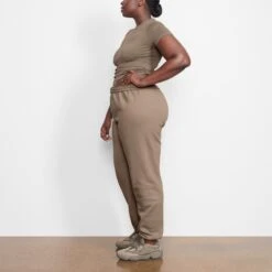 OUTDOOR FLEECE JOGGER | DESERT 6 OUTDOOR FLEECE JOGGER | DESERT -Deals Easy Allure Wardrobe Store SKIMS LOUNGEWEAR AP JOG 1037 LD DES SD