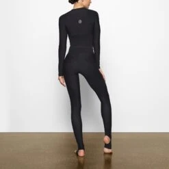 SKIMS PERFORMANCE HIGH-WAISTED STIRRUP LEGGING | ONYX -Deals Easy Allure Wardrobe Store SKIMS LOUNGEWEAR AP LEG 1602 AD ONX 0019 BK