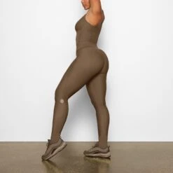 SKIMS PERFORMANCE HIGH-WAISTED 7/8 LEGGING | OXIDE -Deals Easy Allure Wardrobe Store SKIMS LOUNGEWEAR AP LEG 1605 AA OXD 0012 SD