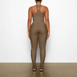 SKIMS PERFORMANCE HIGH-WAISTED 7/8 LEGGING | OXIDE -Deals Easy Allure Wardrobe Store SKIMS LOUNGEWEAR AP LEG 1605 AA OXD 0014 BK