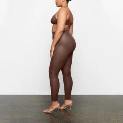 LOGO MESH FOIL LEGGING | COCOA -Deals Easy Allure Wardrobe Store SKIMS LOUNGEWEAR AP LEG 2186 SD COA 0012 SD