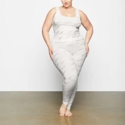 RHINESTONE LOGO POINTELLE LEGGING | MARBLE -Deals Easy Allure Wardrobe Store SKIMS LOUNGEWEAR AP LEG 2256 XB MBL 0003 FR