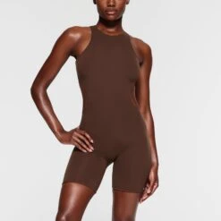 FITS EVERYBODY HIGH NECK CUT OUT ONESIE | COCOA -Deals Easy Allure Wardrobe Store SKIMS LOUNGEWEAR BD THG 3044 NB COA 004 FR