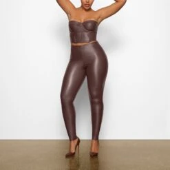FAUX LEATHER LEGGING | COCOA -Deals Easy Allure Wardrobe Store SKIMS LOUNGEWEAR BO LEG 2764 AA COA 0005 FR