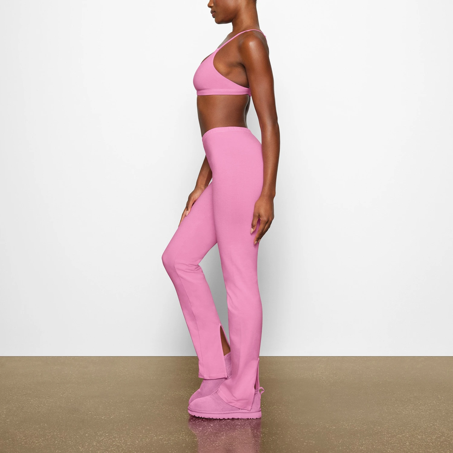 OUTDOOR SPLIT HEM LEGGING | BUBBLE GUM 3 OUTDOOR SPLIT HEM LEGGING | BUBBLE GUM - Image 3