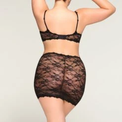 STRETCH LACE SKIRT | ONYX -Deals Easy Allure Wardrobe Store SKIMS LOUNGEWEAR BO SKT 3018 MD ONX 2069 BK