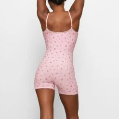SOFT LOUNGE LACE ONESIE | ROSE PRINT -Deals Easy Allure Wardrobe Store SKIMS LOUNGEWEAR OS FUL 3081 FB DRP 0012 BK