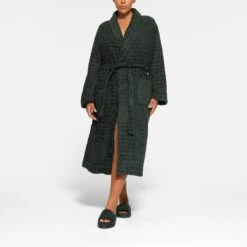 SKIMS SPA TERRY ROBE | PINE -Deals Easy Allure Wardrobe Store SKIMS LOUNGEWEAR RB LNG 2873 QA PNE 0006 FR