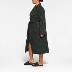 SKIMS SPA TERRY ROBE | PINE -Deals Easy Allure Wardrobe Store SKIMS LOUNGEWEAR RB LNG 2873 QA PNE 0008 SD