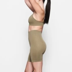 SOFT SMOOTHING SHORT | ARMY GREEN -Deals Easy Allure Wardrobe Store SKIMS LOUNGEWEAR SH HWS 0188 NC ARG SD
