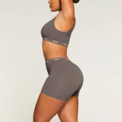 LOGO RIB BOXER | GREY CHALK -Deals Easy Allure Wardrobe Store SKIMS PANTY BO BOX 2846 MA GCK 1469 SD